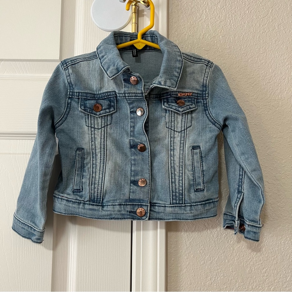 DKNY Girls 2T Light Wash Denim Jean Jacket Copper Buttons Trucker